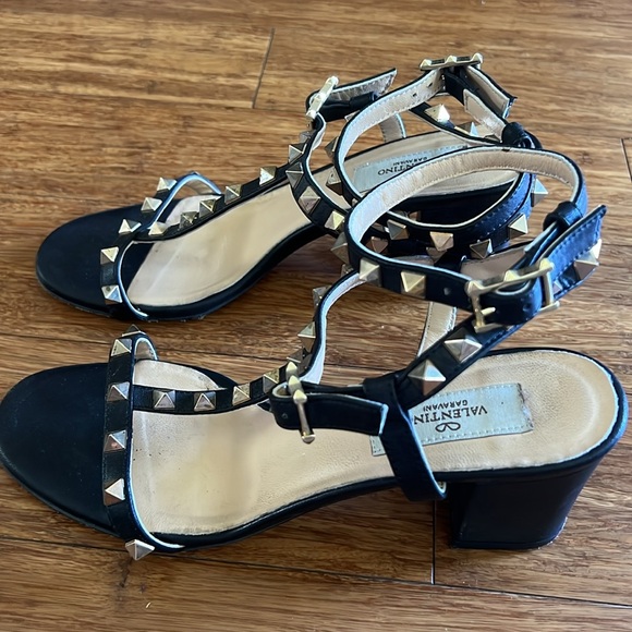 Valentino Garavani Rockstud Sandal - Picture 4 of 5